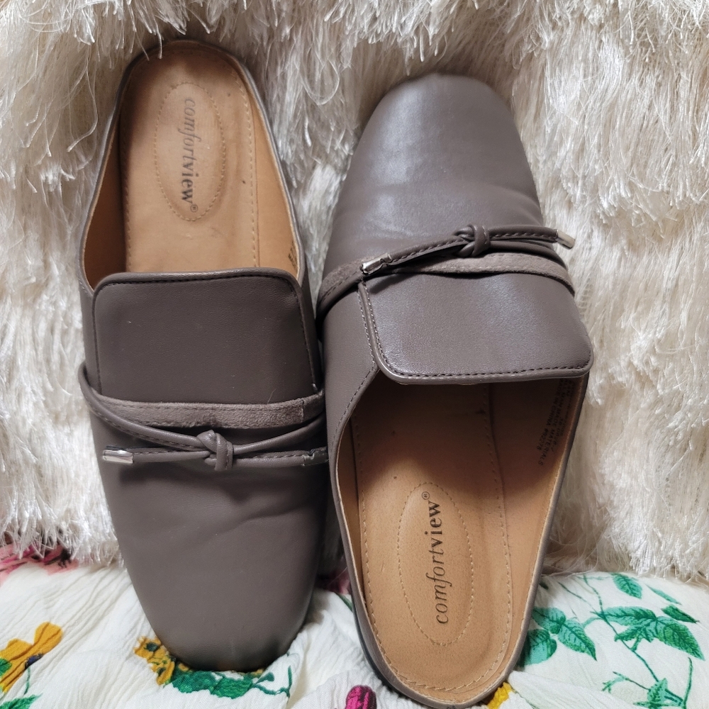 Comfortview Aubrie Slip Ons.  Size 8.5. (862)